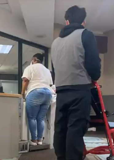 شركة طيران أمريكية تزن المسافرين البدناء قبل الصعود للطائرات